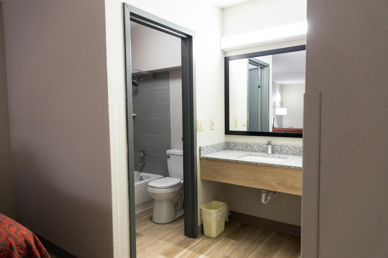 Days Inn By Wyndham Cincinnati East Cherry Grove Exteriör bild