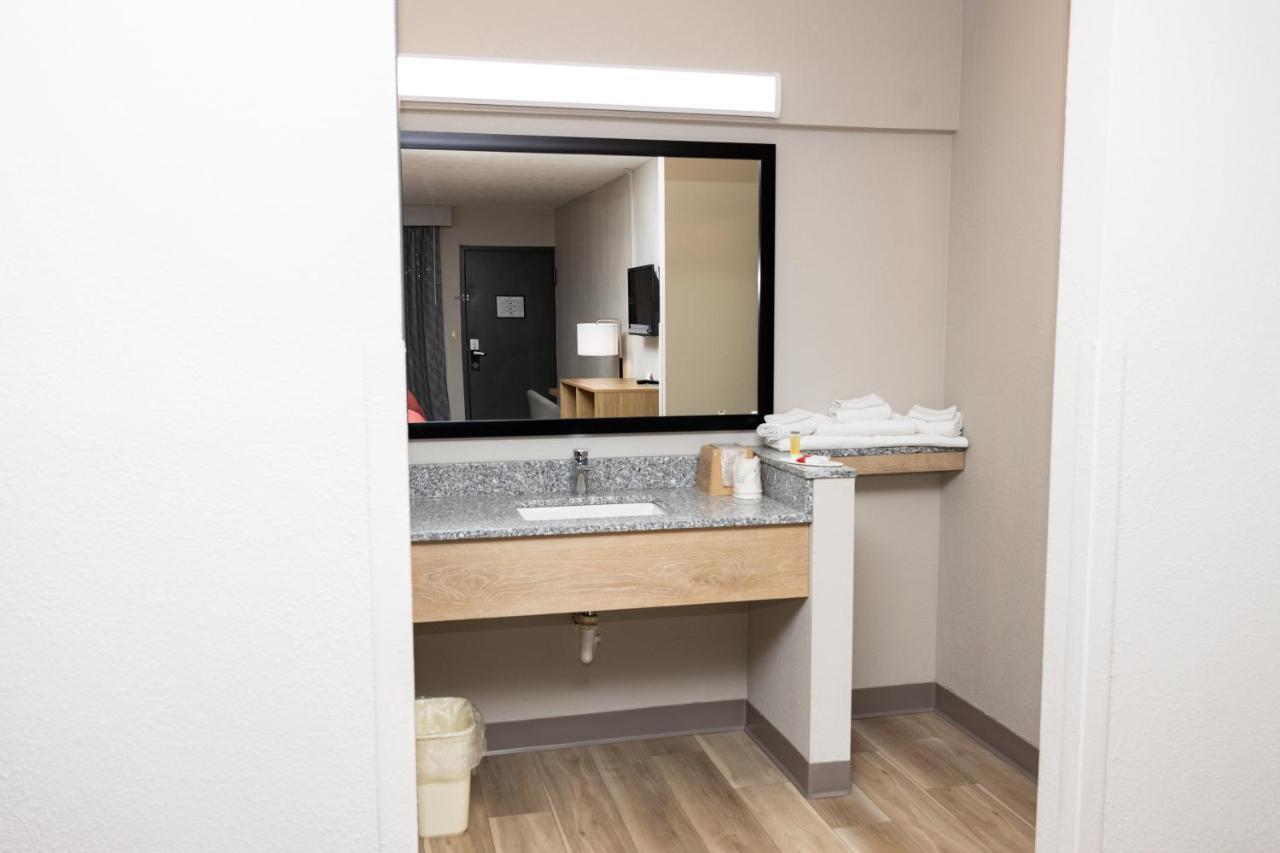 Days Inn By Wyndham Cincinnati East Cherry Grove Exteriör bild