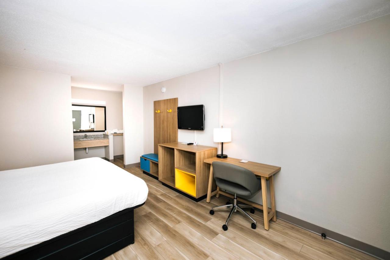 Days Inn By Wyndham Cincinnati East Cherry Grove Exteriör bild