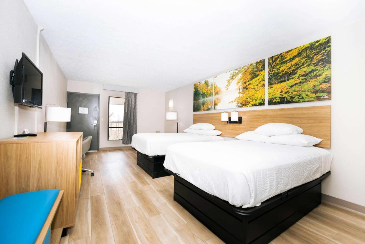 Days Inn By Wyndham Cincinnati East Cherry Grove Exteriör bild